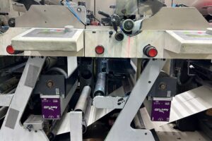 Auraprint は、2 台の MPS EF4、1 台の Bobst M6、および 2 台の Nilpeter FA4 で構成される 5 台のフレキソ印刷機に 48 個の LED カセットを設置しました。